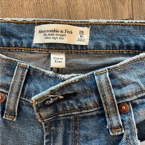 Abercrombie and Fitch Curve Love size 28/6 “the ankle straight ultra high rise”